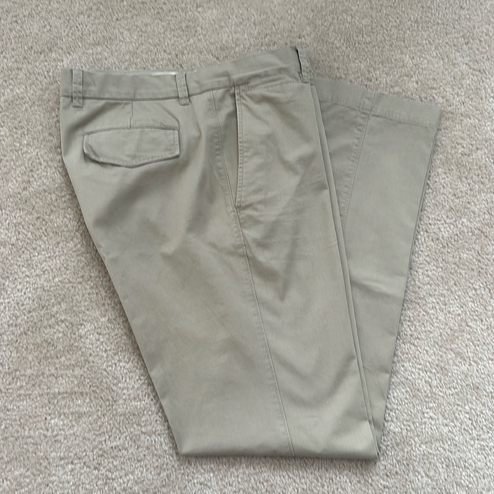 Men’s khaki pants